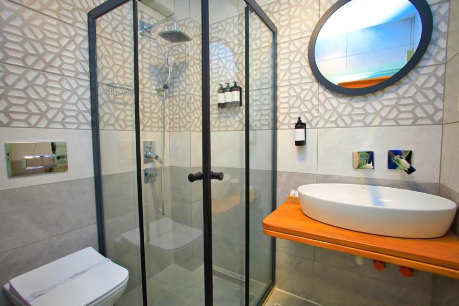 West Coast Boutique Hotel *
